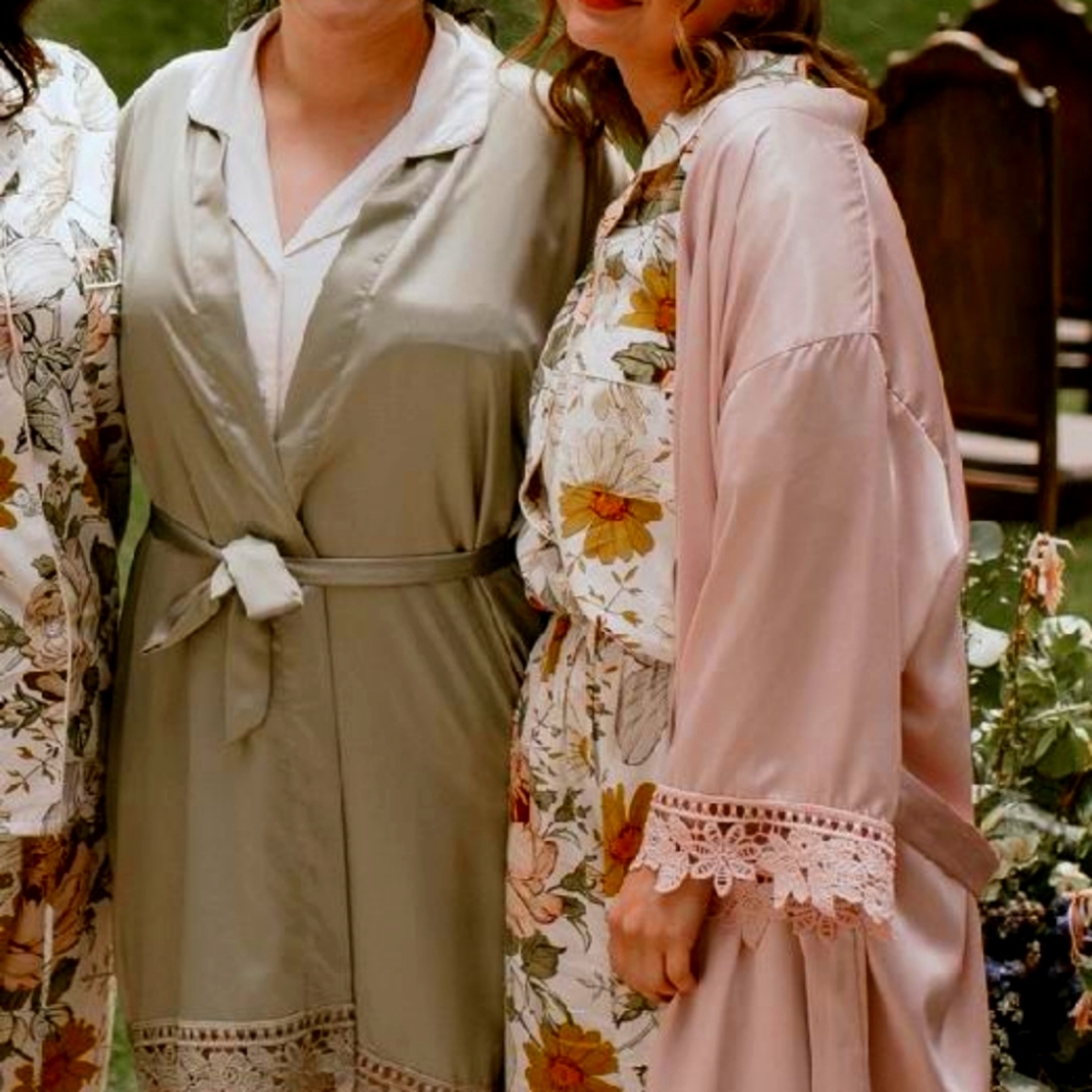 Pink dress robe